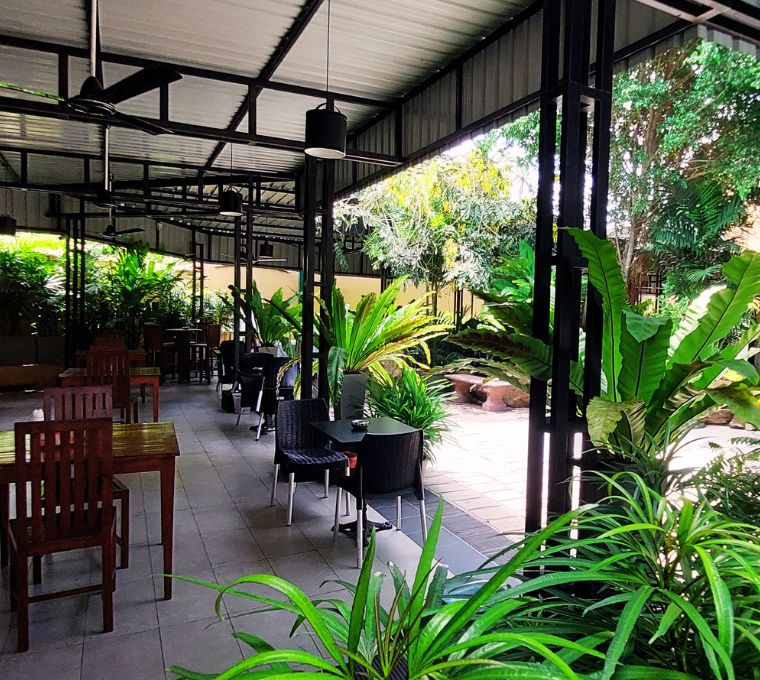 Bar and lounge at Garden Beach Hotel Kalutara