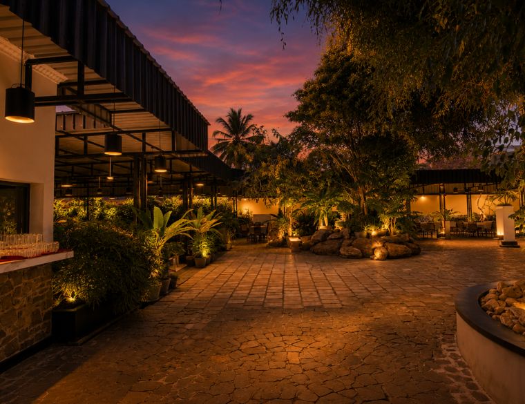 Drinks and cocktails at Garden Beach Hotel bar