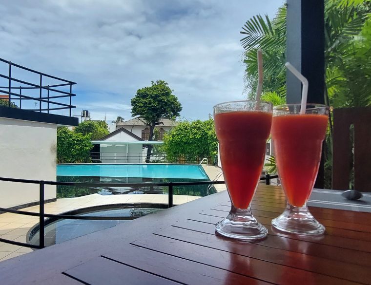 Swimming pool at Garden Beach Hotel Kalutara