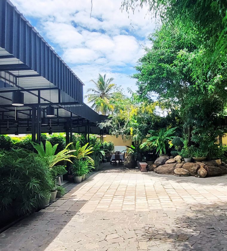 Restaurant and dining at Garden Beach Hotel Kalutara